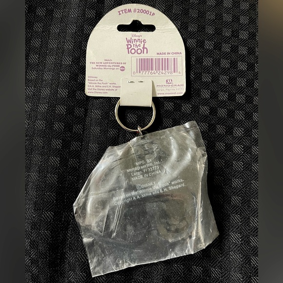 Vintage Disney Winnie The Pooh Floral Keychain Holder - Picture 2 of 3